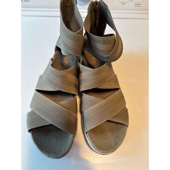 Sorel Sandals - Picture 1 of 5